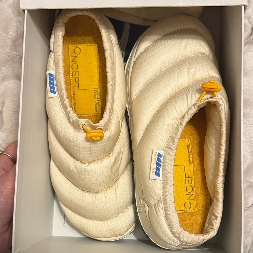 Oncept Cloud Chicago Birch Size 9 NWT